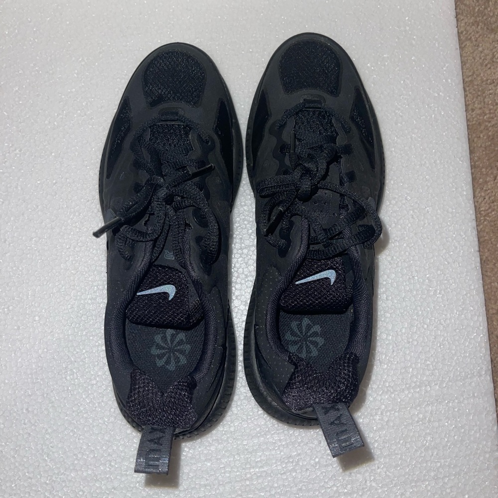 5.5 Youth Nike black Air Max Genome BRAND NEW WORN TWICE